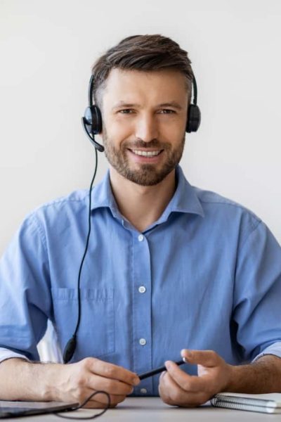 portrait-of-smiling-male-customer-service-operator-2022-12-16-08-34-45-utc-min-r05rm50c3k4g04iit1l0c6sspummjxho1whboxkfao